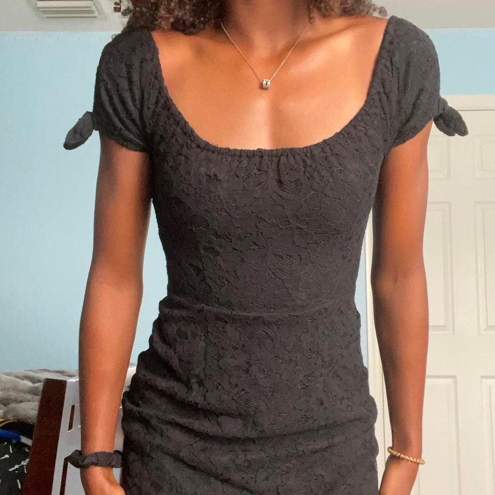 Black shortsleeved dress